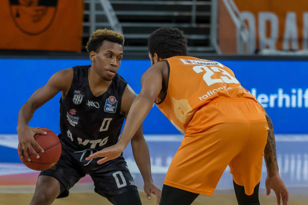 并将百万美 并将百万美